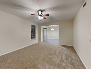 1049 Springwater Cir in Greenwood, IN - Building Photo - Building Photo