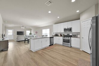 142 Bellewood Mnr Dr in Magnolia, TX - Building Photo - Building Photo
