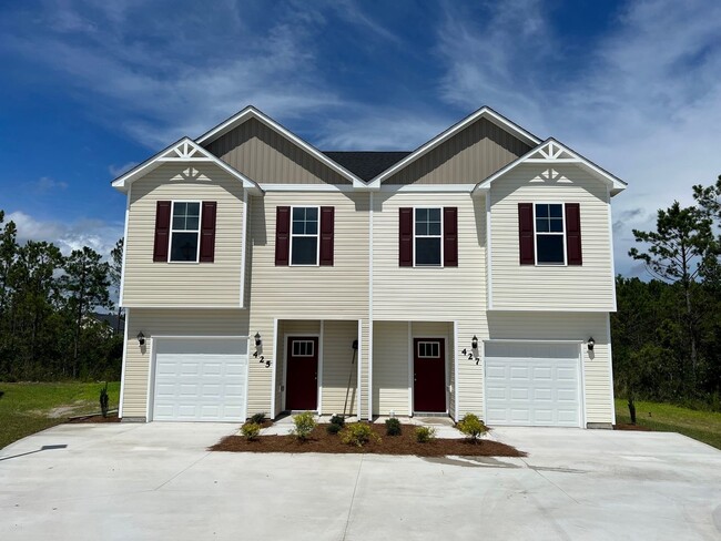 425 Vandemere Ct in Holly Ridge, NC - Building Photo - Building Photo