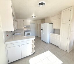 4028 NW 30th Terrace in Oklahoma City, OK - Building Photo - Building Photo