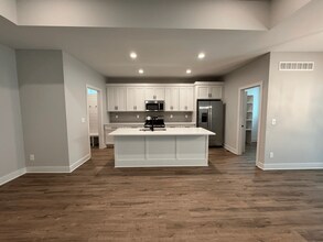 1613 SW Hedgewood Ln in Lee's Summit, MO - Building Photo - Building Photo