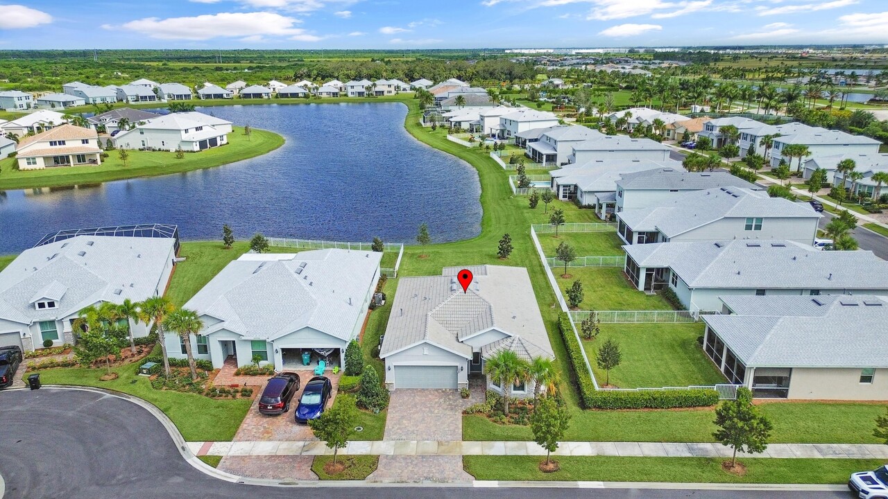 12567 SW Key Deer Ln in Port St. Lucie, FL - Foto de edificio