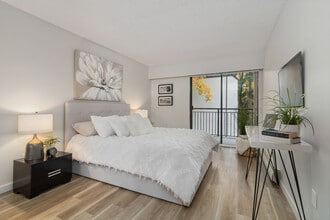 Lynmour Apartments in North Vancouver, BC - Building Photo - Building Photo