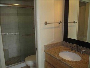 3710 Inverrary Dr in Lauderhill, FL - Foto de edificio - Building Photo