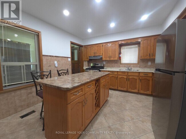 5 Rideau Ave in Toronto, ON - Building Photo - Building Photo