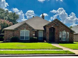 9905 Ashmont Dr in Frisco, TX - Building Photo