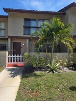 4916 Sheridan St in Hollywood, FL - Building Photo