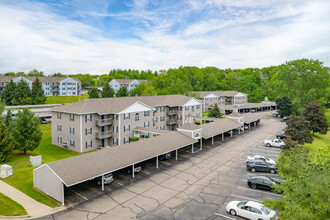 Hunters Ridge in Kalamazoo, MI - Foto de edificio - Building Photo