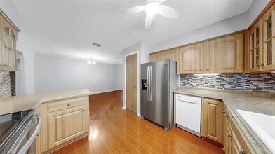 38919 3rd Ave in Zephyrhills, FL - Building Photo - Building Photo