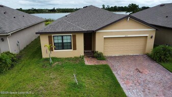2073 Farmhouse Rd SE, Unit 5 in Palm Bay, FL - Building Photo