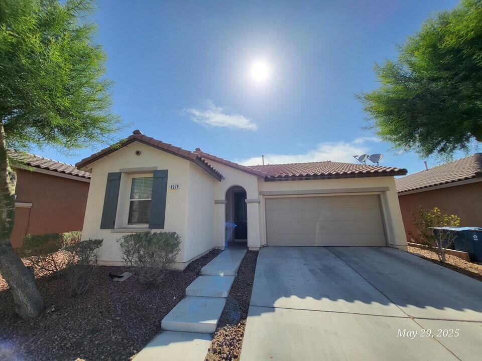 8279 Pearl Diver Ct in Las Vegas, NV - Building Photo