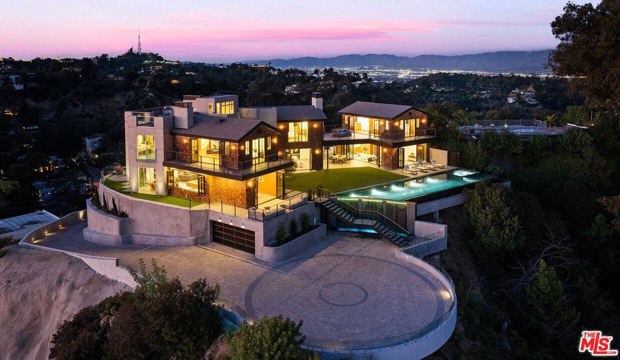 2020 Cyprean Dr in Los Angeles, CA - Building Photo