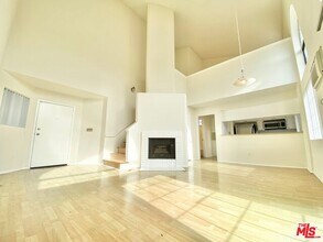 9801 Tabor St-Unit -201 in Los Angeles, CA - Building Photo - Building Photo