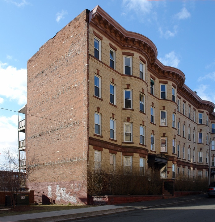 294 Elm St in Holyoke, MA - Building Photo