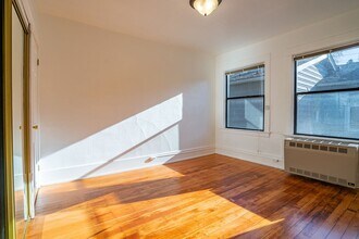 Heights Court in Seattle, WA - Building Photo - Interior Photo