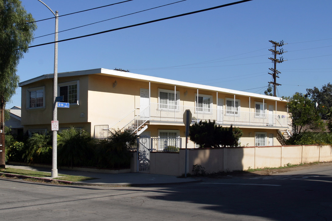 1102 Loma Ave in Long Beach, CA - Building Photo