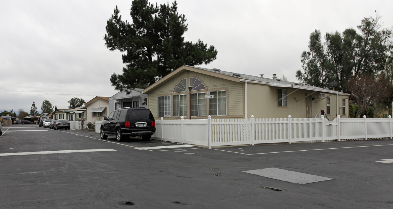 Starlite Mobile Lodge in Fontana, CA - Building Photo