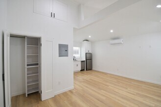 10919 Camarillo St in Los Angeles, CA - Building Photo - Building Photo