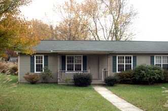 614 Higate Rd in Hendersonville, NC - Building Photo - Building Photo