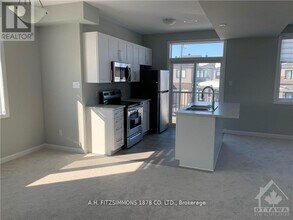 100 Teelin Cir in Ottawa, ON - Building Photo - Building Photo
