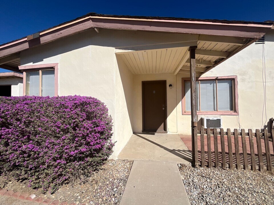 15060 Culley St in Victorville, CA - Foto de edificio