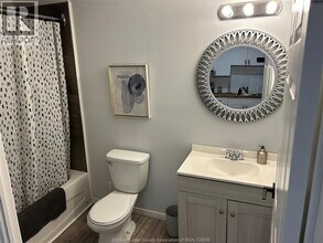 493 University Ave W in Windsor, ON - Building Photo - Building Photo