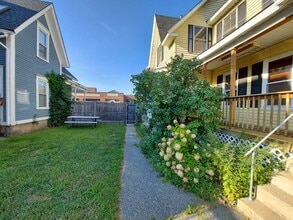 303 Hanover St, Unit 1 in Manchester, NH - Building Photo - Building Photo