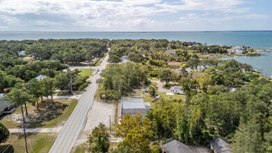 360 Island Rd in Harkers Island, NC - Foto de edificio - Building Photo