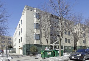 823 N 24th St in Milwaukee, WI - Building Photo