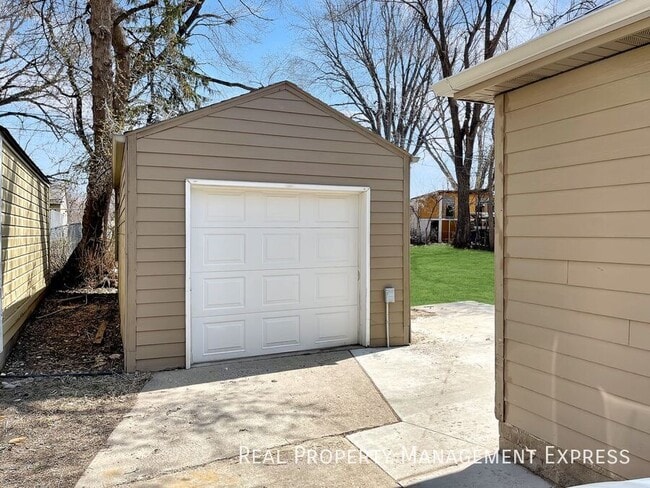 Beautiful 3 Bedroom Home in Southwest Siou in Sioux Falls, SD - Building Photo - Building Photo