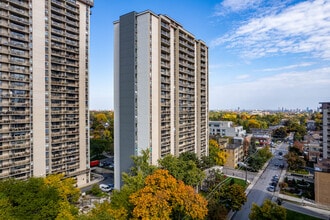 Upper Canada Court, West in Toronto, ON - Building Photo - Building Photo