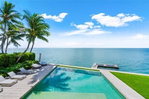 440 S Mashta Dr in Key Biscayne, FL - Building Photo