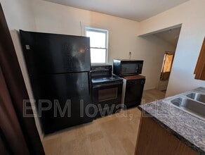 2113 Mulberry St in Waterloo, IA - Building Photo - Building Photo