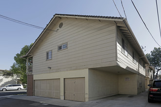 6303-6305 Comstock Ave in Whittier, CA - Foto de edificio - Building Photo