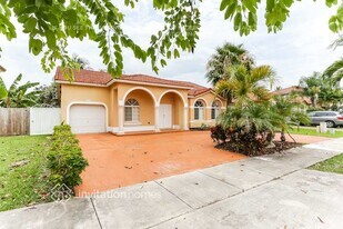 5851 SW 163rd Pl, Unit B in Miami, FL - Building Photo