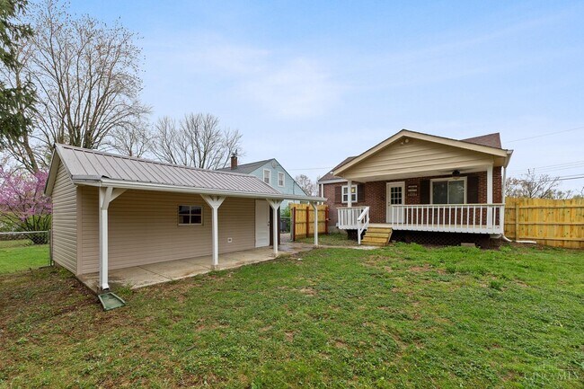 8345 Cherry Ln in Cincinnati, OH - Foto de edificio - Building Photo