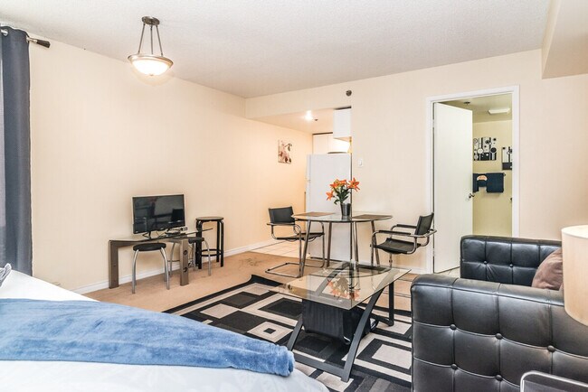 218 Rue Sainte-Catherine E in Montréal, QC - Building Photo - Building Photo