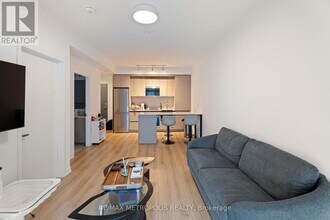 2485 Eglinton Ave W in Mississauga, ON - Building Photo - Building Photo