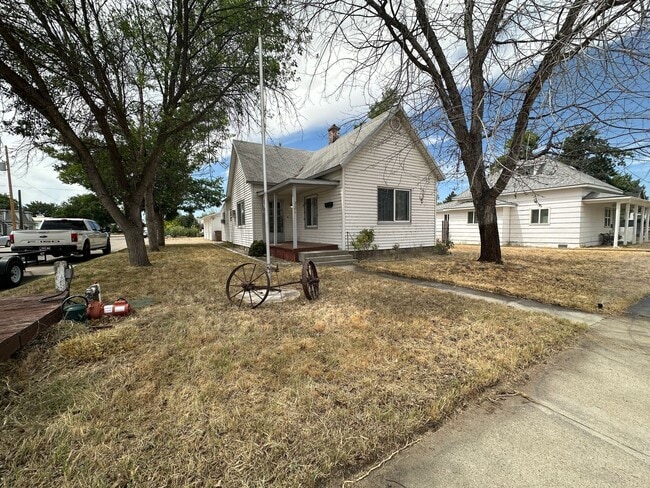 property at 321 S Commercial Ave