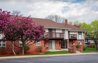 W159N8326 Apple Valley Dr in Menomonee Falls, WI - Foto de edificio - Building Photo