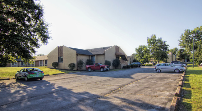 Pleasantwood Apartments in Mt Pleasant, TN - Building Photo - Building Photo