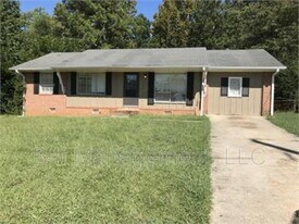 8795 Channing Dr in Jonesboro, GA - Building Photo