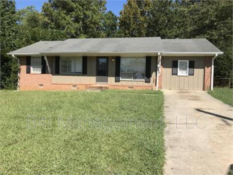8795 Channing Dr in Jonesboro, GA - Building Photo