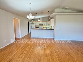 1400 School House Ln in Chatham, IL - Building Photo - Building Photo