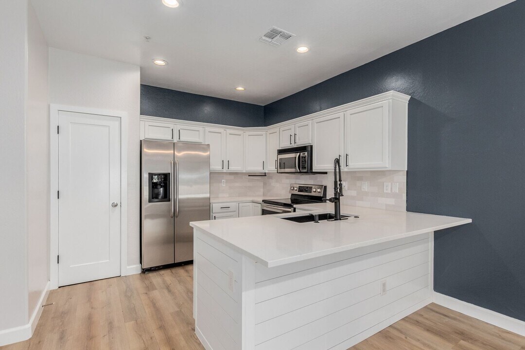 7601 E Roosevelt St in Scottsdale, AZ - Foto de edificio