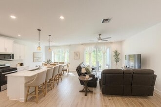 14406 SW Skye Dr in Port St. Lucie, FL - Foto de edificio - Building Photo