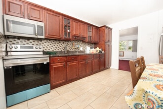 153 Cherry Hill Dr in Bridgeport, CT - Building Photo - Building Photo