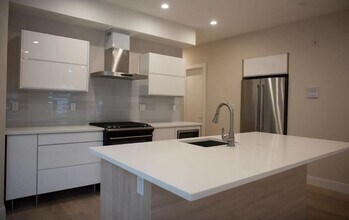 14 Willis St, Unit 1 in Boston, MA - Foto de edificio - Building Photo