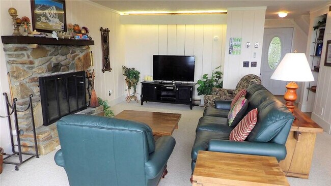 208 Mariah Cir in Beech Mountain, NC - Building Photo - Building Photo