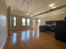 319 Main St in Southbridge, MA - Building Photo